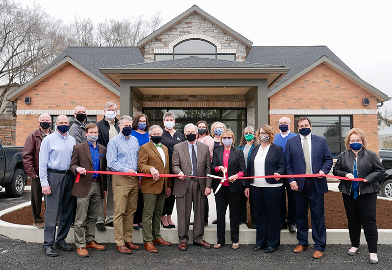 Ribbon cutting for new branch in Milton